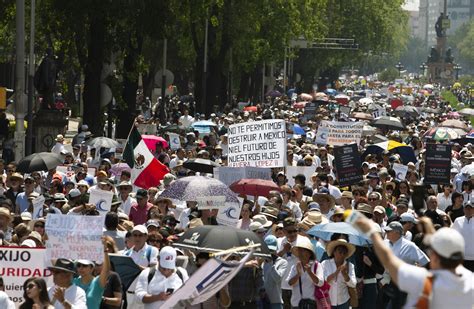 Disparan a un hombre en una protesta contra la instalación de una polémica estatua de un conquistador de Nuevo México